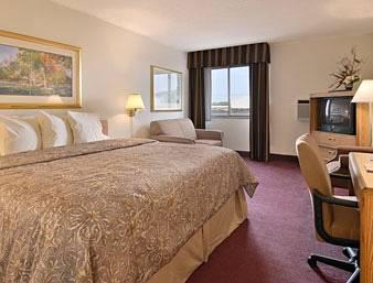 Ramada Fairview Heights 호텔 객실 사진
