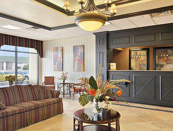 Ramada Fairview Heights 호텔 내부 사진