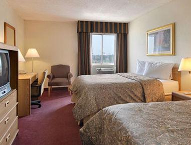 Ramada Fairview Heights 호텔 객실 사진