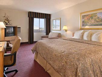 Ramada Fairview Heights 호텔 객실 사진