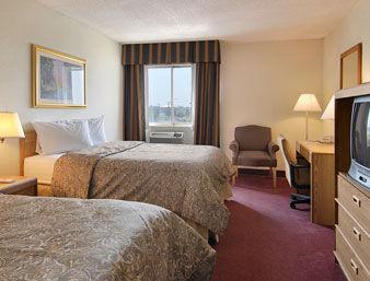 Ramada Fairview Heights 호텔 객실 사진